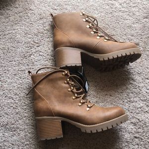 NWT Forever 21 Brown Lace Up Boots